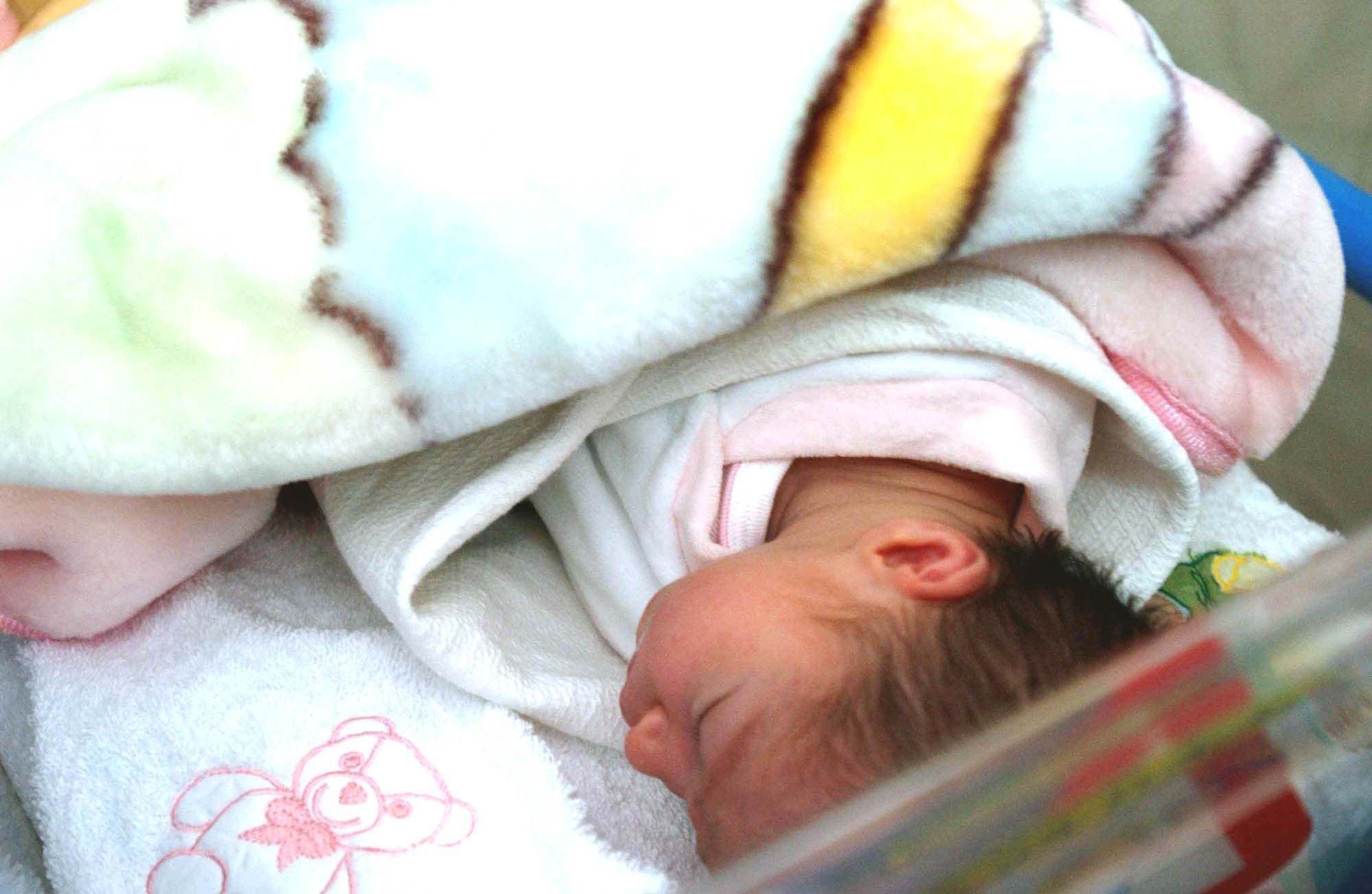 Το πρώτο μωρό του 2011 στην Αμαλιάδα γεννήθηκε… σε αυτοκίνητο!