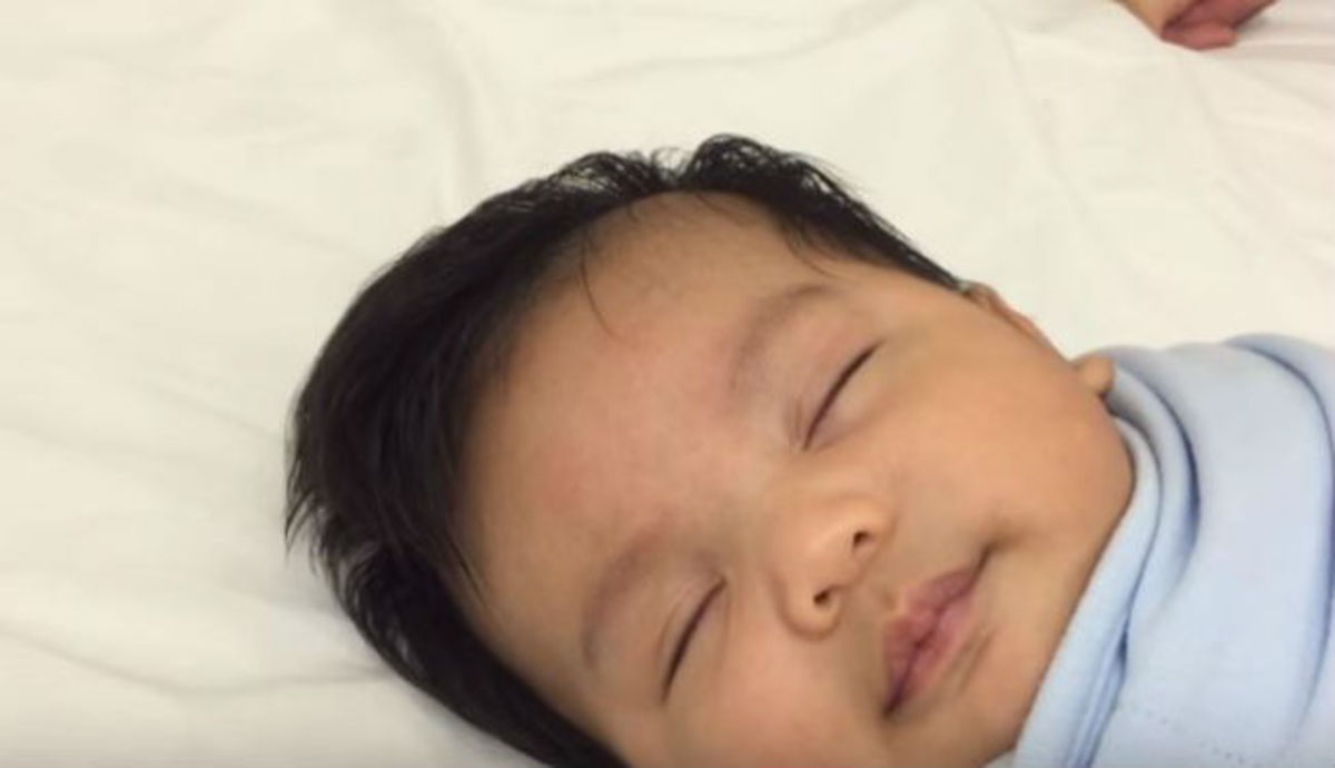 Πώς να βάλεις το μωρό για ύπνο σε λιγότερο από ένα λεπτό