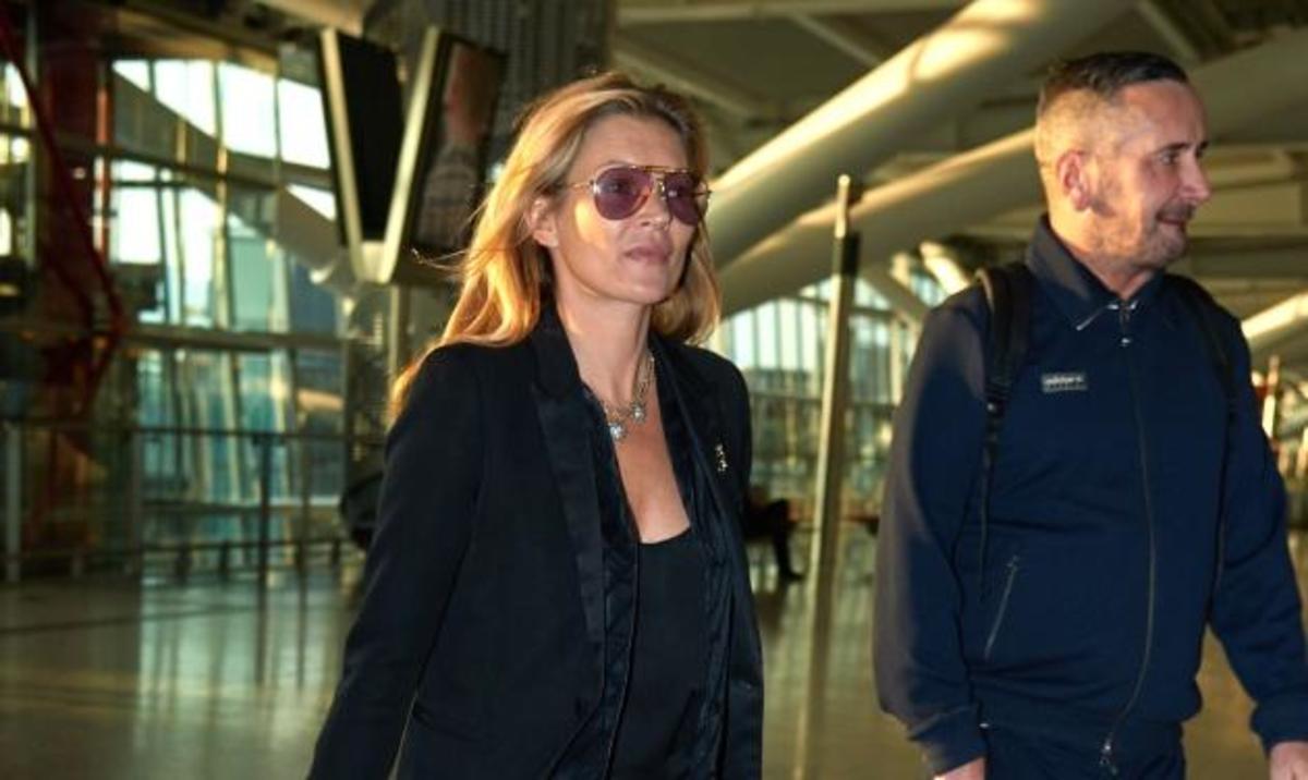 Χαμός στον αέρα! Η Kate Moss βγήκε συνοδεία αστυνομικών από αεροπλάνο λόγω κακής συμπεριφοράς!