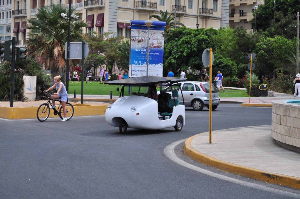 Στη Θεσσαλονίκη το ηλιακό μοτοπόδηλατο που έχει μηδενικό κόστος!