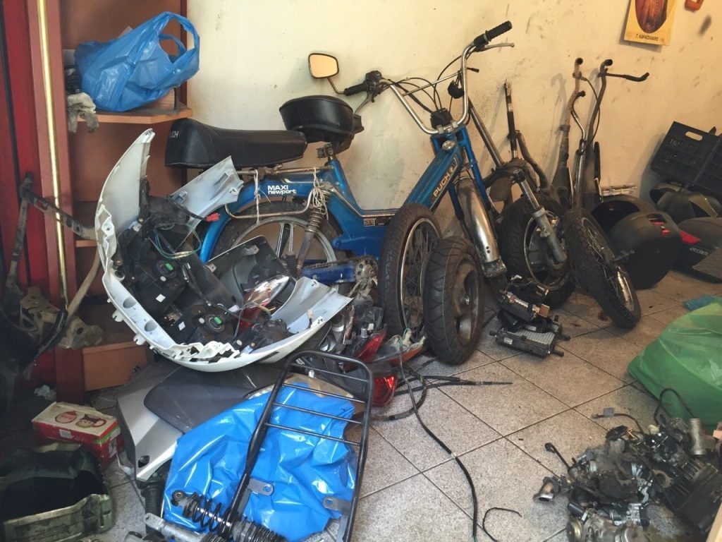 Έκλεβαν μοτοσυκλέτες από εμπορικό κέντρο στου Ρέντη!