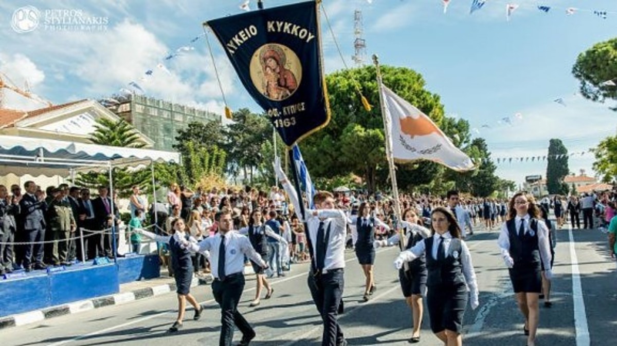 «Γι’ αυτό μούντζωσα τους επισήμους» – Το ξέσπασμα του σημαιοφόρου που κάνει τον γύρο του διαδικτύου