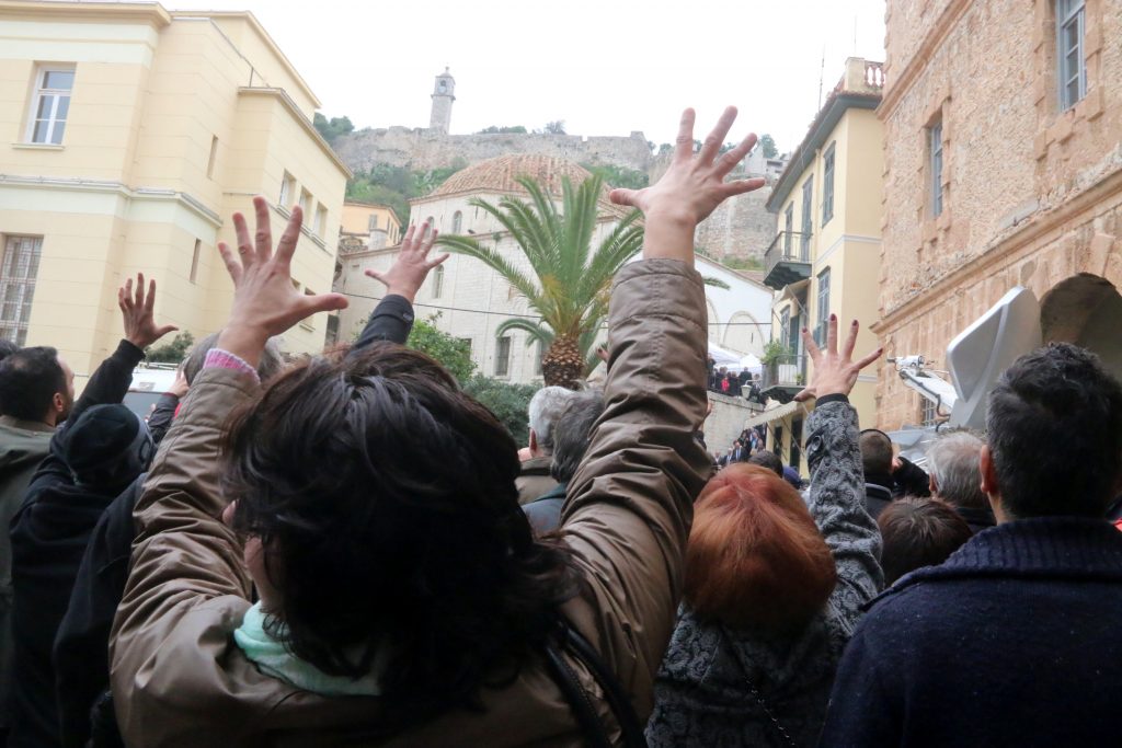 Ναύπλιο: Μούντζες και αποδοκιμασίες κατά Σαμαρά (ΦΩΤΟ-ΒΙΝΤΕΟ)