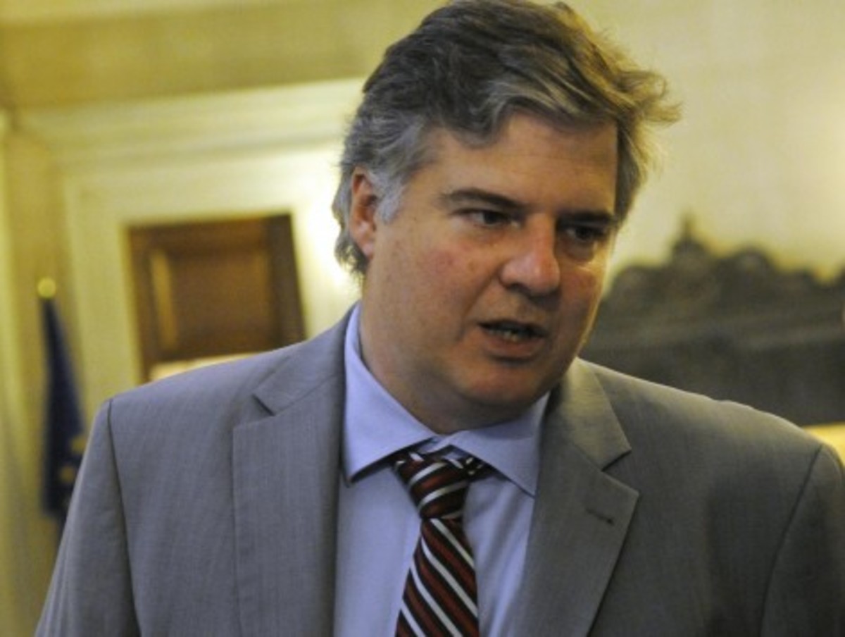 Συνεχίζεται ο “πόλεμος” μεταξύ του διευθυντή του Γρ.Τύπου του Αντώνη Σαμαρά και δημοσιογράφων της ΝΕΤ! “Δεν πρόκειται να αλλάξω και ας ενοχλώ…”