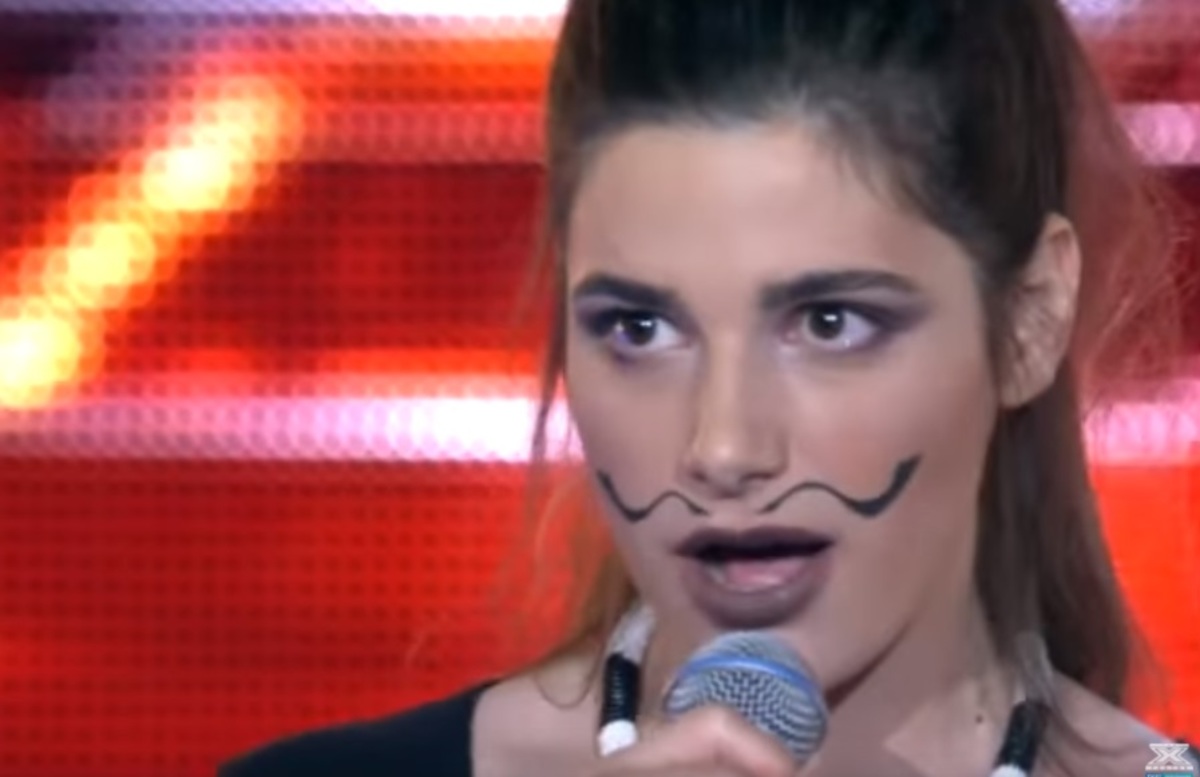 X Factor – Chair Challenge: Κατάφερε να περάσει στα live η παίκτρια με το μουστάκι;