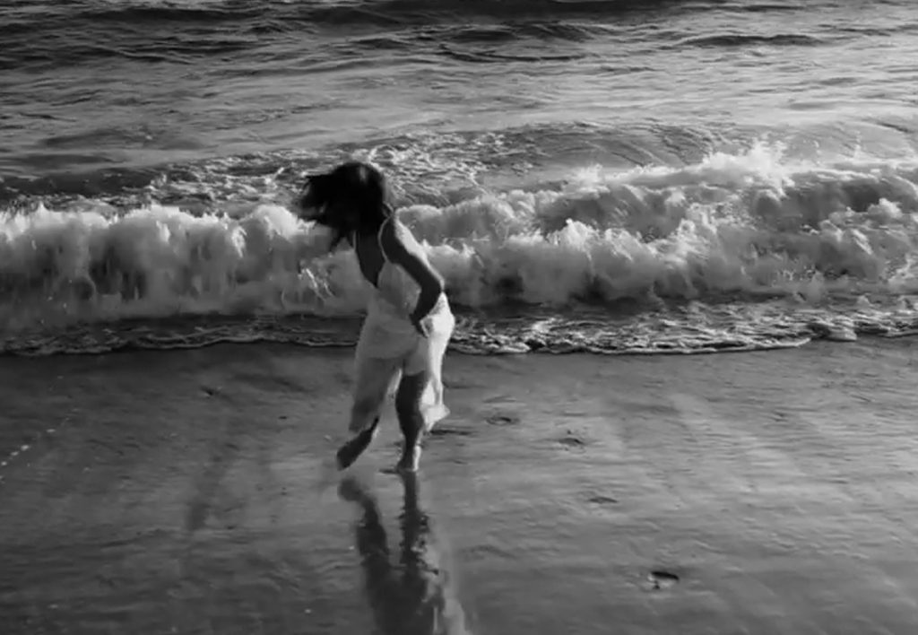 Νέο πολιτικό βίντεο για την Ελλάδα από την Κατερίνα Μουτσάτσου