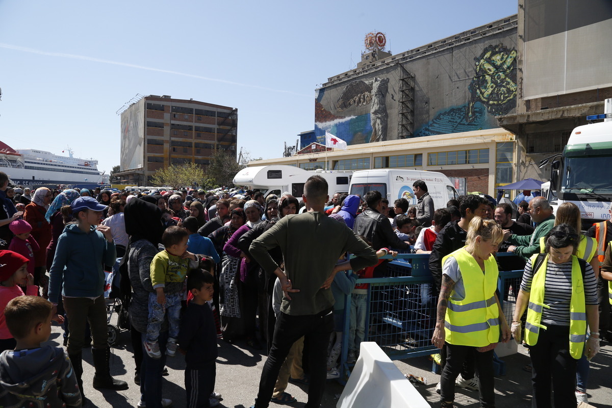 Τρέχουν να εκκενώσουν τον Πειραιά για να προλάβουν την κίνηση του Πάσχα! – Πως θα πείσουν 5.000 ανθρώπους να φύγουν