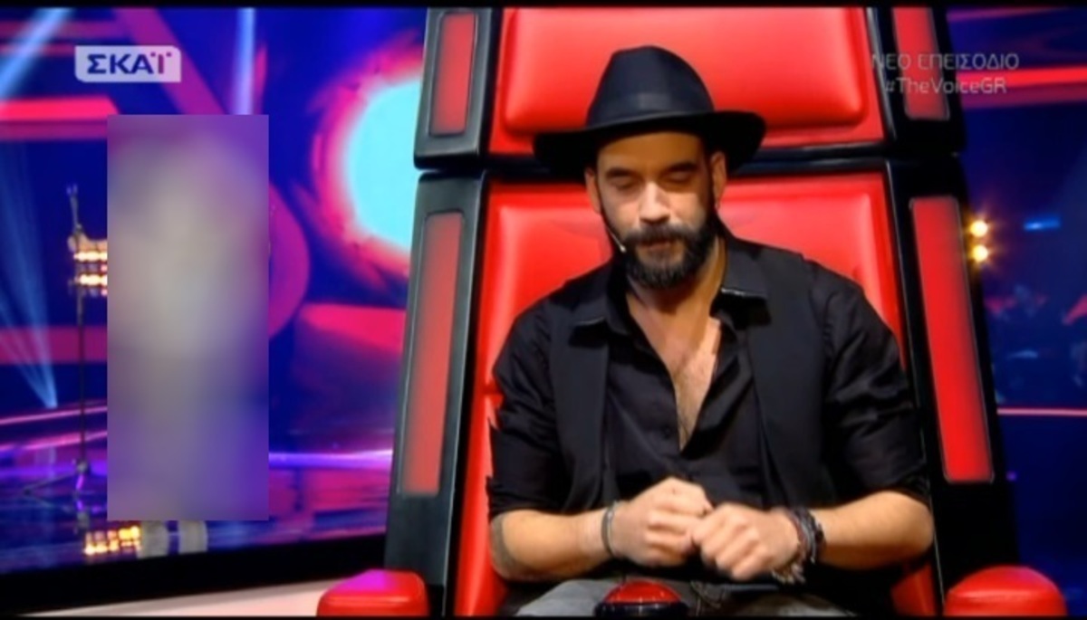 Ο “σωσίας” του Μουζουράκη στη σκηνή του Voice! Πέρασε στα battles;