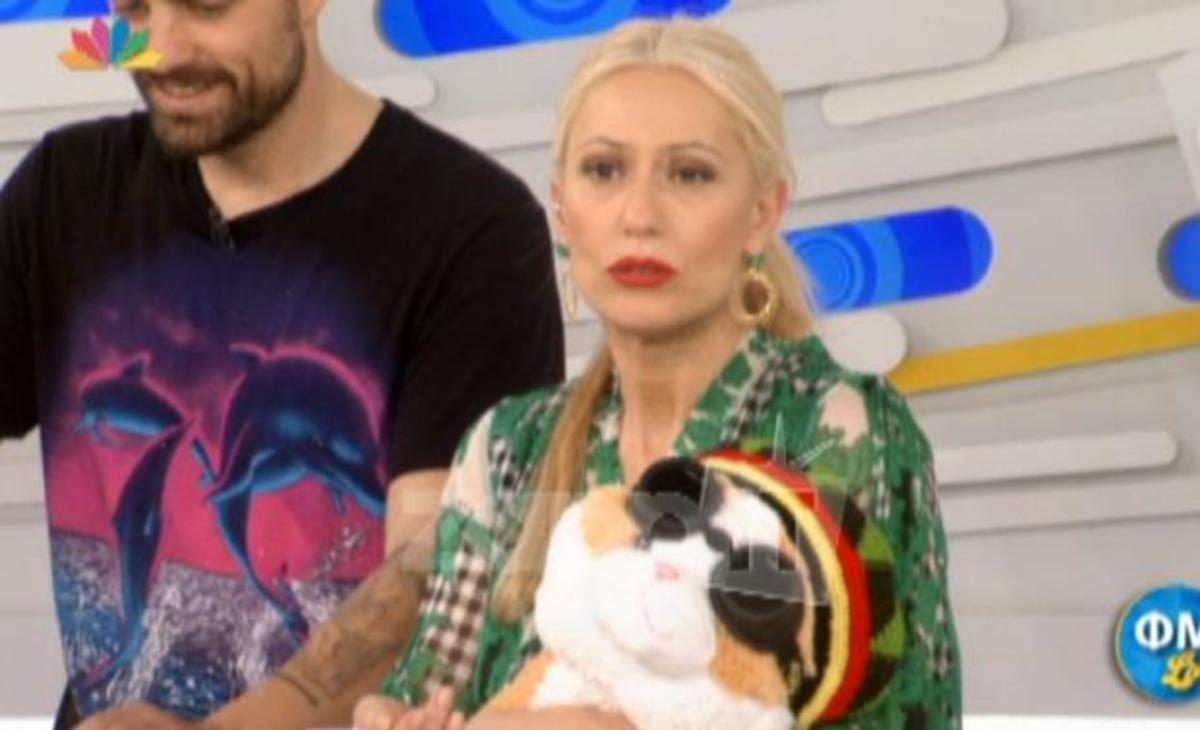 Καίει… καρδιές η Μαρία Μπακοδήμου – Ποιος της είπε on air ότι είναι «η ωραιότερη και η πιο ερωτική γυναίκα της ελληνικής τηλεόρασης»;