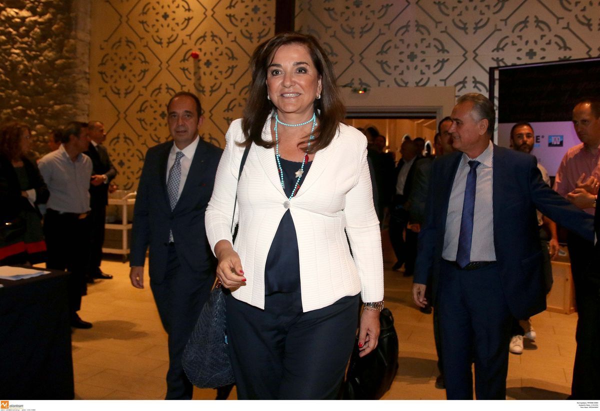 Τι απάντησε η Ντόρα Μπακογιάννη για το εάν θα πάει στη συγκέντρωση “Παραιτηθείτε”