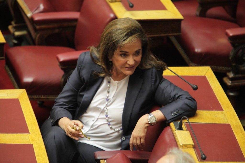 Μπακογιάννη: Ώρα να ενώσουμε δυνάμεις, είμαστε με το ένα πόδι στο γκρεμό