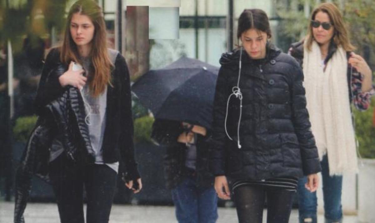 Βόλτα της Τζένης Μπαλατσινού με τα παιδιά της