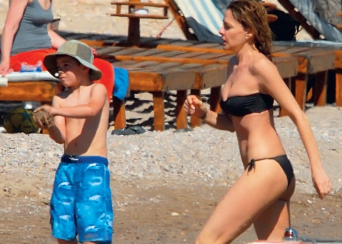 Κολάζει η Τζένη Μπαλατσινού! Οι βουτιές στην Πάτμο με τον σύντροφό της