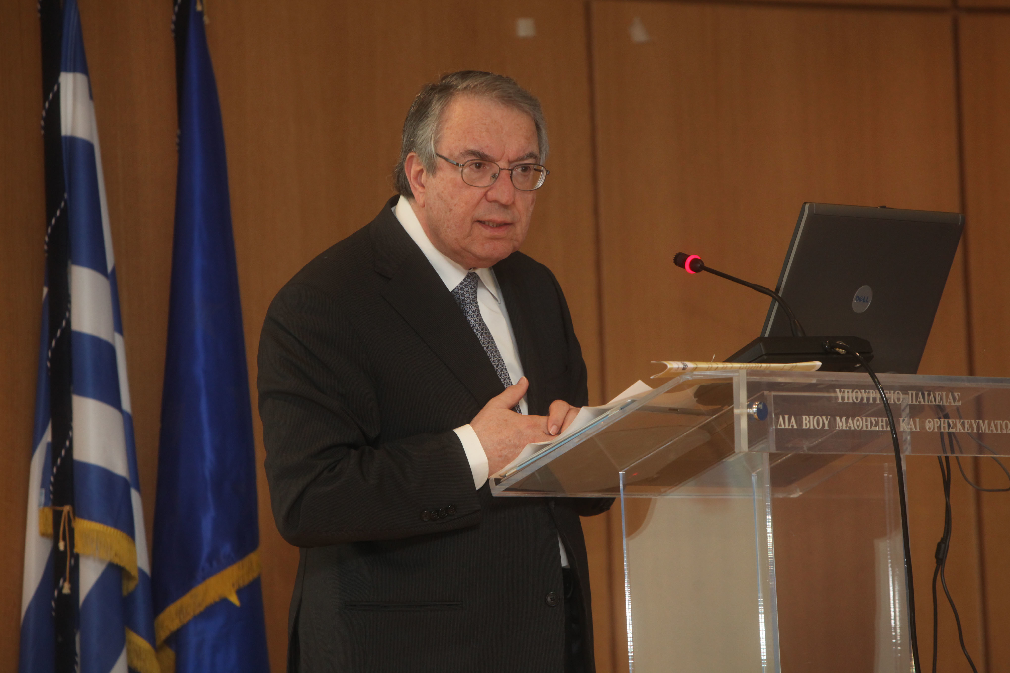 Οι ιδιωτικοί εκπαιδευτικοί μήνυσαν τον Μπαμπινιώτη για παράβαση καθήκοντος