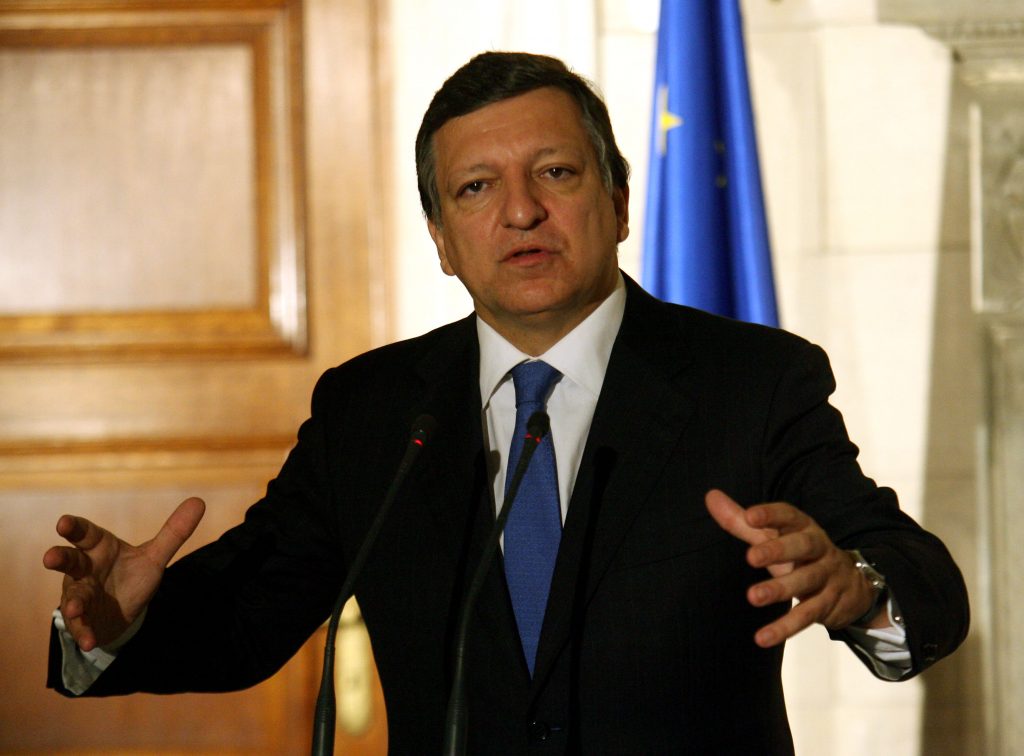 Μπαρόζο: “Καταστροφή η έξοδος της Ελλάδας από το ευρώ”