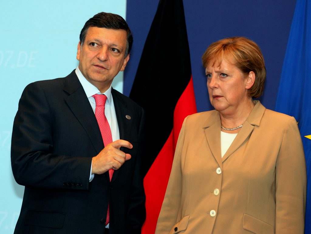 Αυστηρό μήνυμα Μπαρόζο και Μέρκελ για την επόμενη δόση στην Ελλάδα