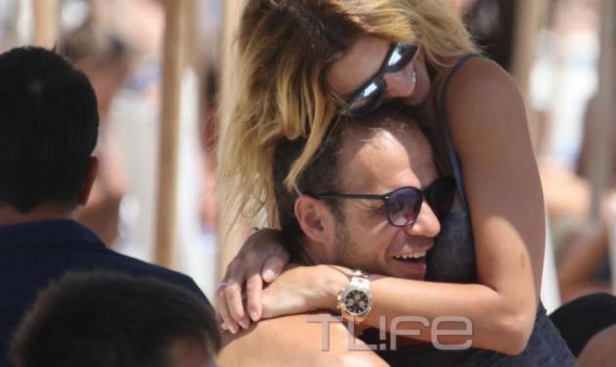Άγγελος Μπασινάς: Με την hot σύζυγό του στη Μύκονο! ΦΩΤΟ