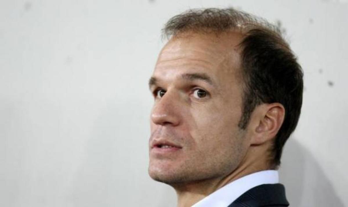 Άγγελος Μπασινάς: Βόλτα με τη σύζυγό του και τις κούκλες κόρες του!