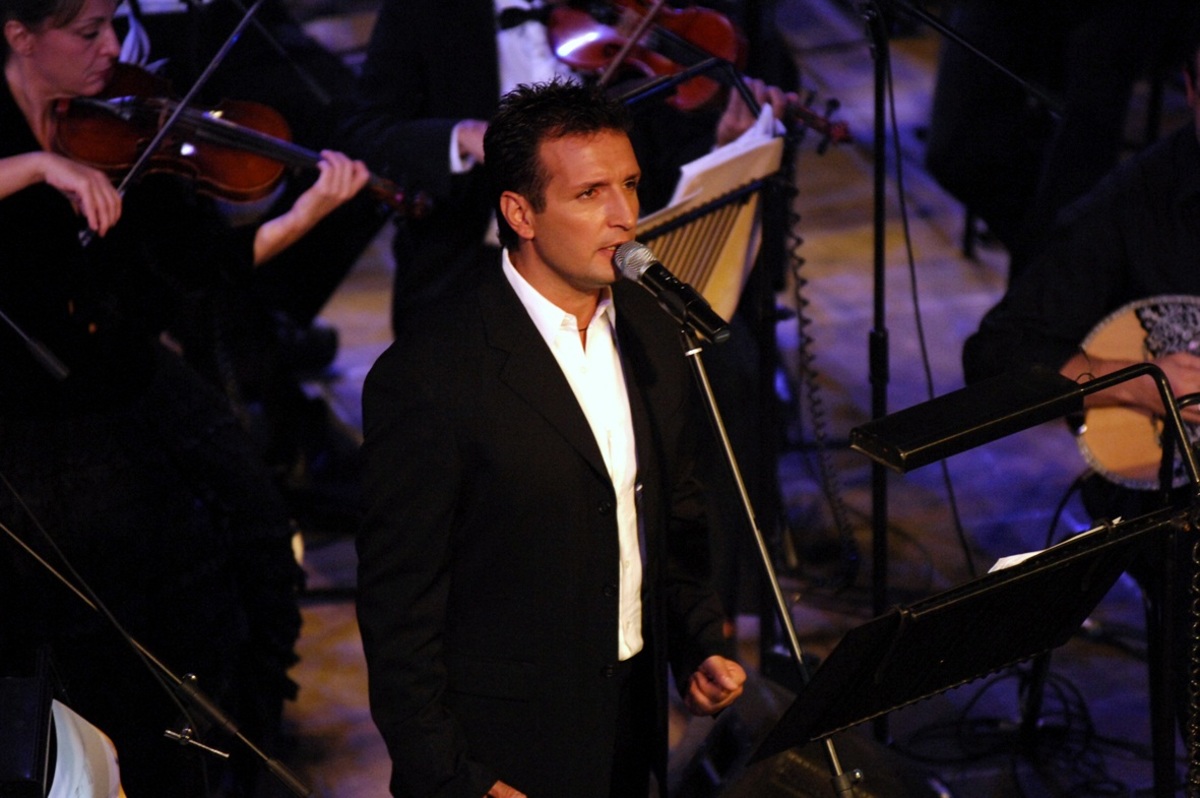 Η μεγάλη αλλαγή στην εμφάνισή του Δημήτρη Μπάση μετά την απώλεια του πατέρα του