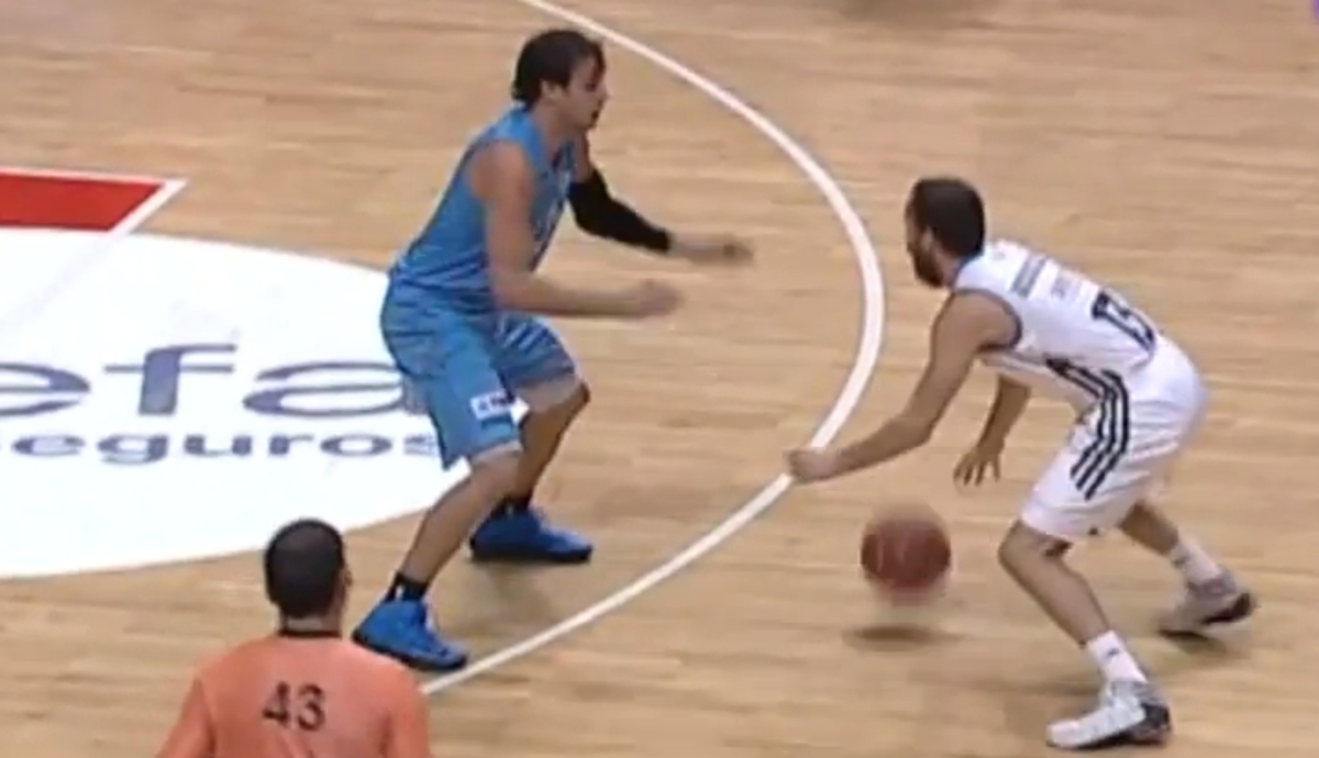 Πως τον… άδειασε έτσι! – Απίστευτη ντρίπλα στην ACB (VIDEO)