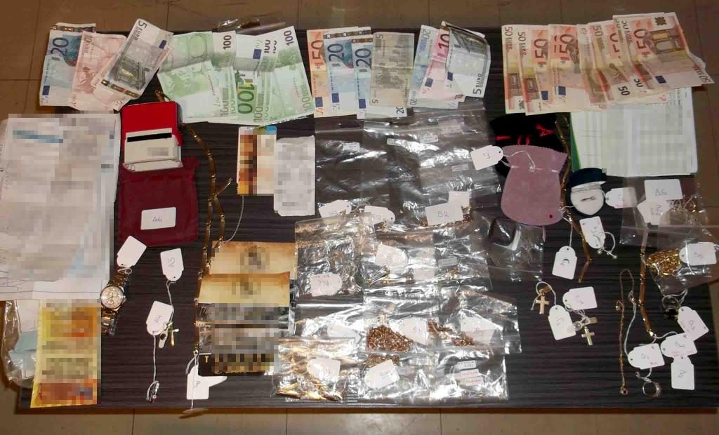 Αυτά που κατέσχεσαν οι αστυνομικοί - ΦΩΤΟ ΕΛ.ΑΣ.