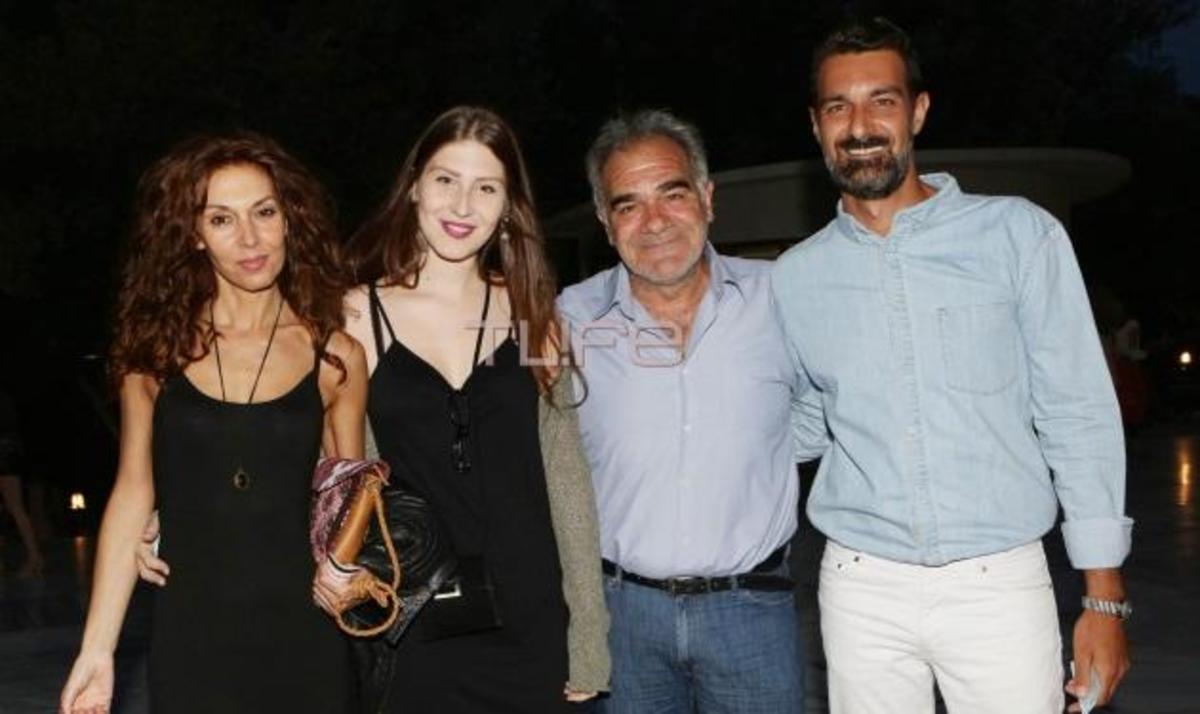 Γιάννης Μποσταντζόγλου – Δήμητρα Παπαδήμα: Με την κόρη τους και τον μεγάλο γιο του ηθοποιού στο Ηρώδειο!