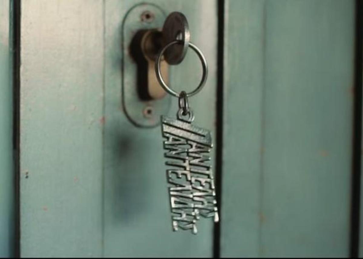 Ουρές για ένα μπρελόκ του Παντελή Παντελίδη