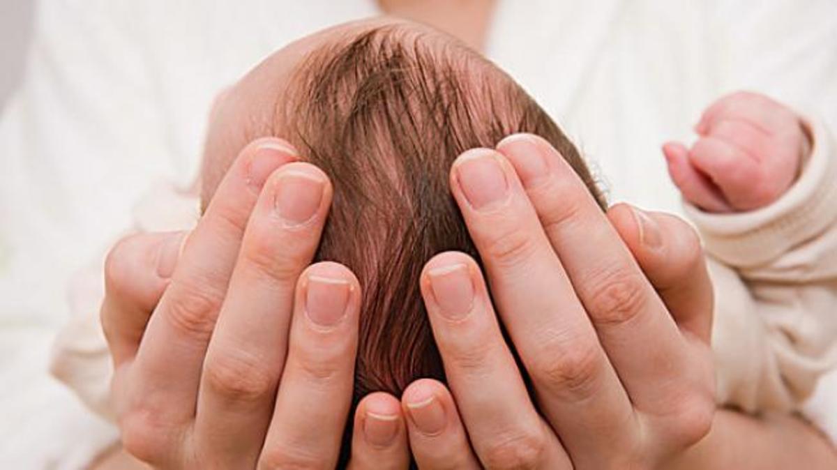 Την βίασε, την άφησε έγκυο και την κόλλησε AIDS – Τώρα μεγαλώνει το μωρό της μέσα στην κλινική!