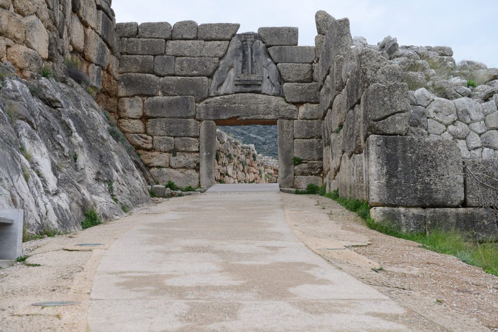 Ποια παρουσιάστρια δεν γνωρίζει τις Μυκήνες; Χαμός στο πλατό! [vid]