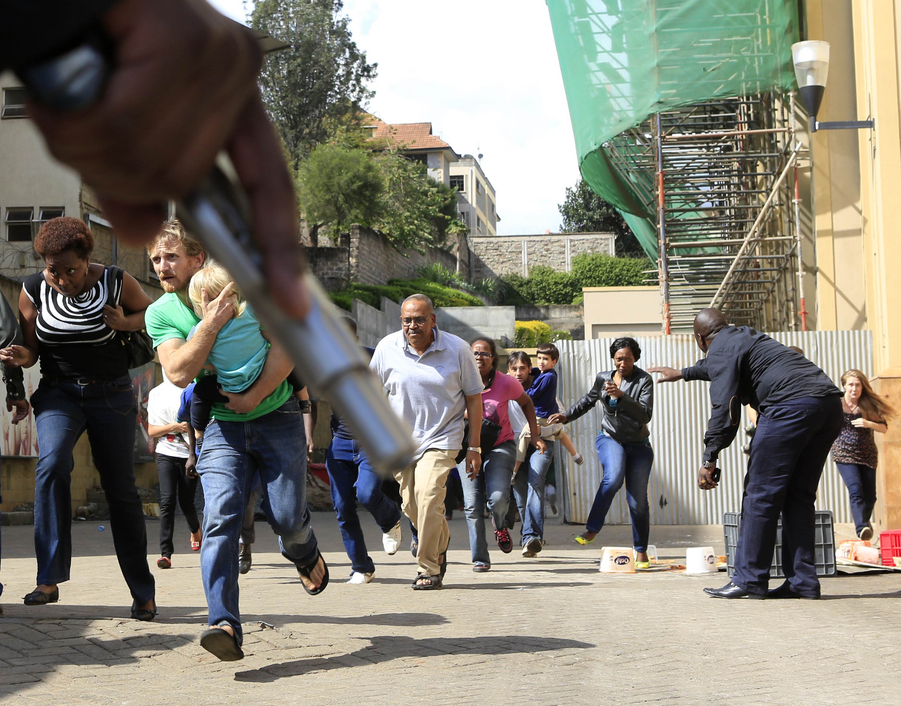 Φωτογραφίες ΣΟΚ από τη σφαγή σε εμπορικό κέντρο στο Ναϊρόμπι