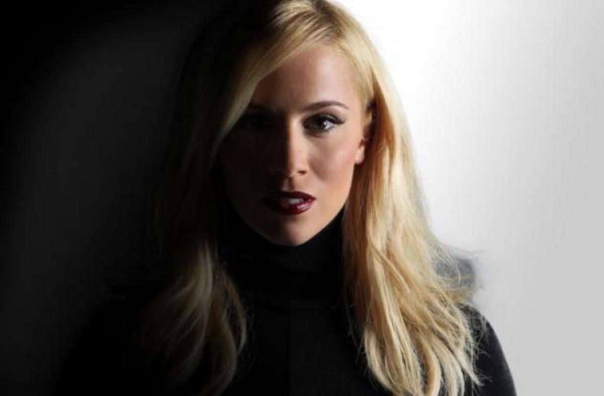 ΔΕΙΤΕ την πολύ σέξυ φωτογράφιση της Νάντιας Μπουλέ για το “Cabaret”!