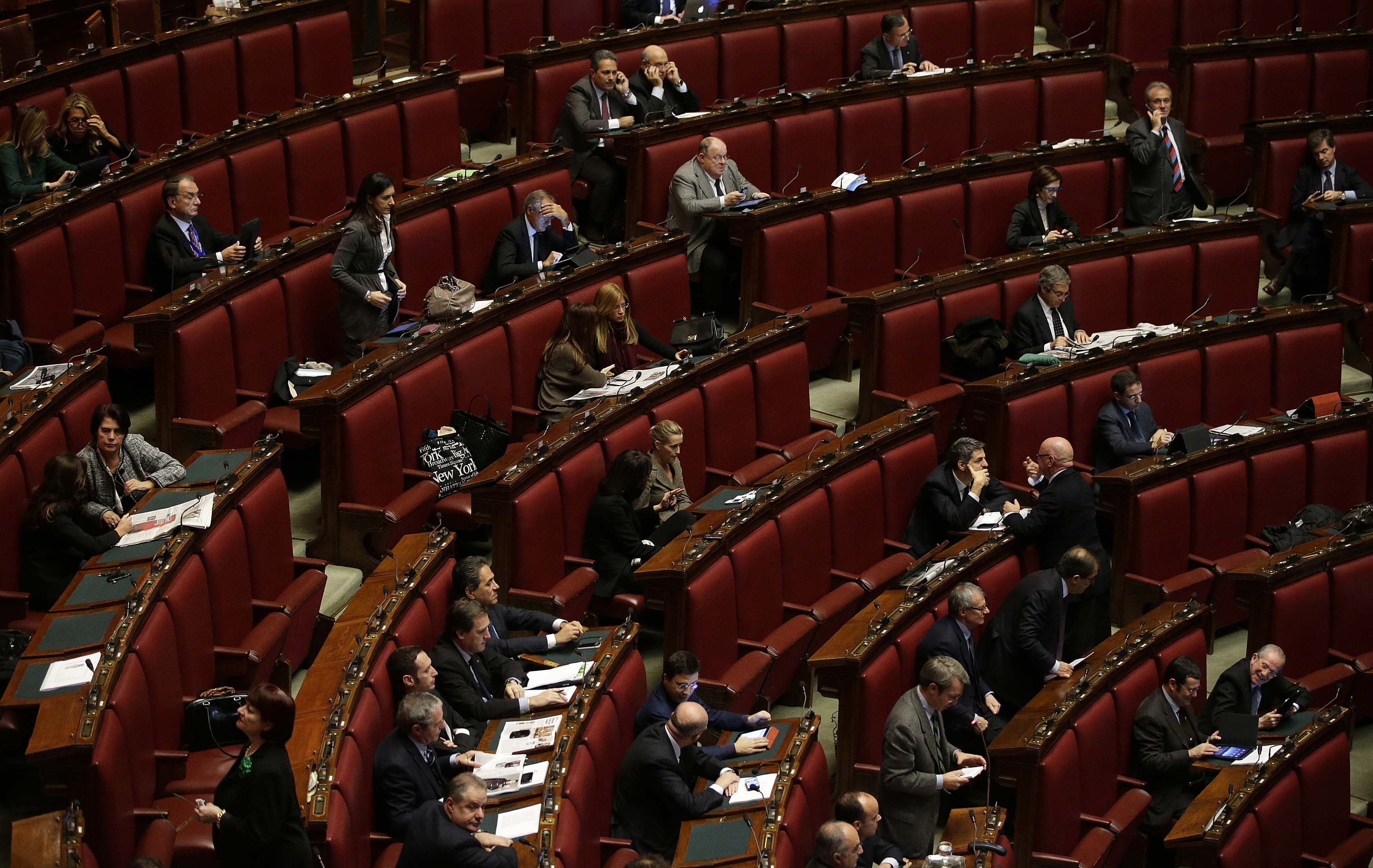 Ο Ναπολιτάνο διέλυσε τη Βουλή