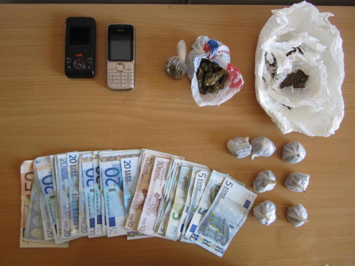 Τα ναρκωτικά που βρήκαν οι αστυνομικοί - ΦΩΤΟ ΕΛ.ΑΣ.