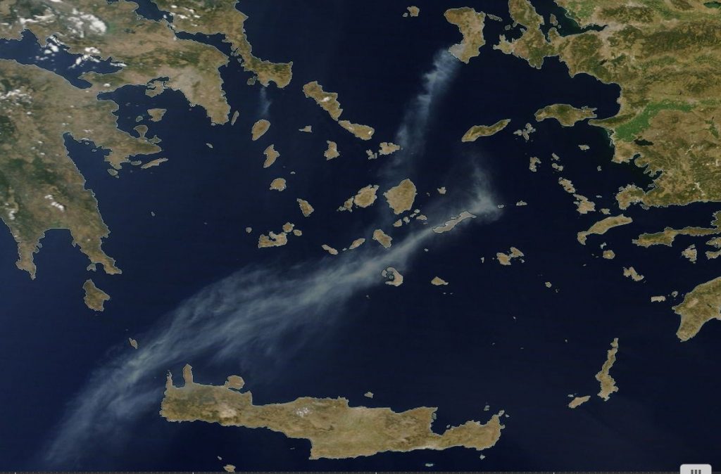 Χίος: Ο καπνός της φωτιάς έφτασε στην Κρήτη – Δορυφορική φωτογραφία της NASA αποτυπώνει την καταστροφή (Φωτό και βίντεο)!