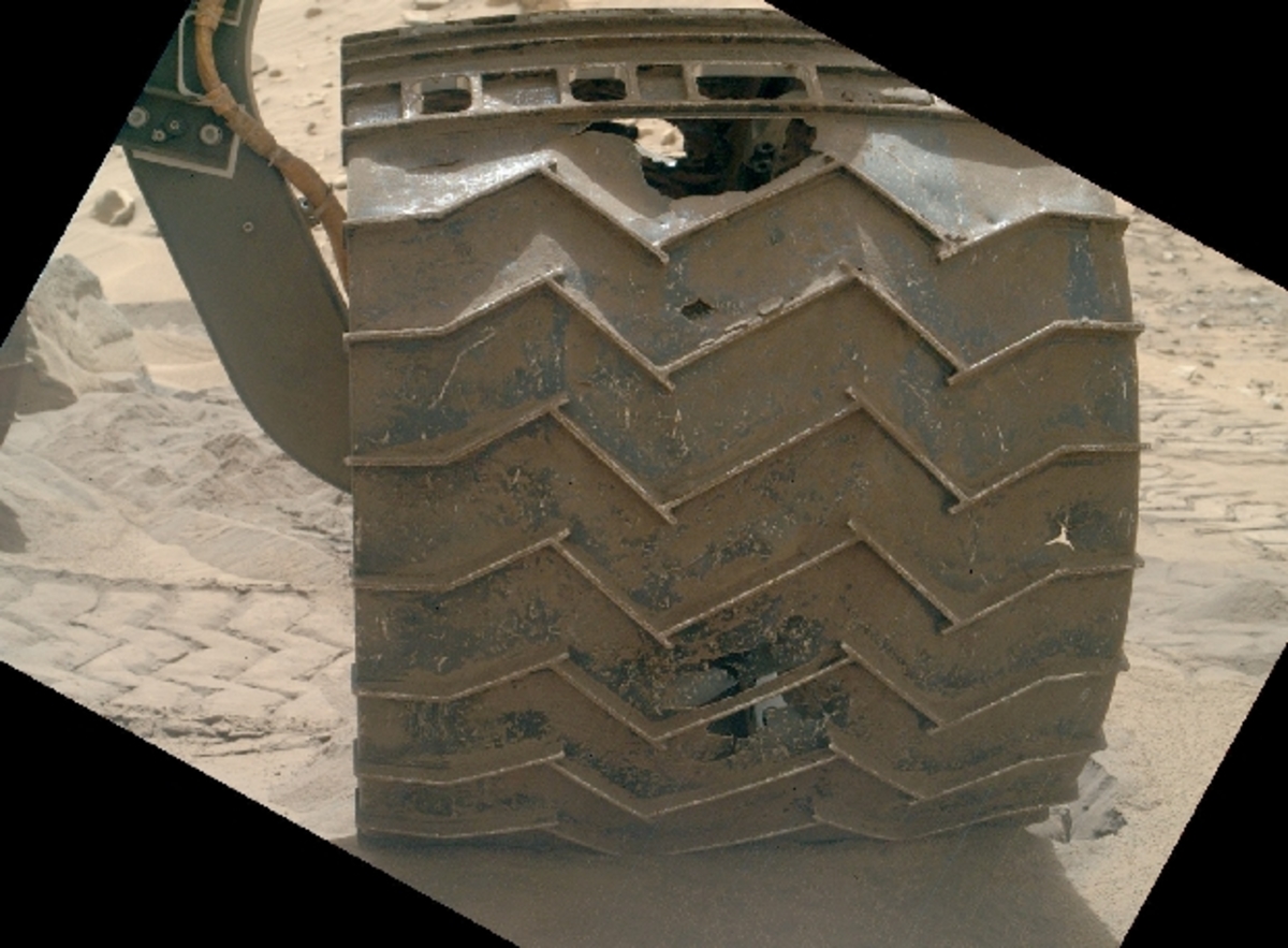 O Άρης “τρώει” το Curiosity της NASA (φωτογραφίες)