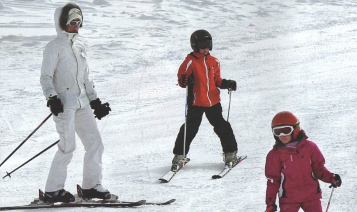 Ν. Καραμανλή: Για σκι με τα δίδυμα! Φωτογραφίες