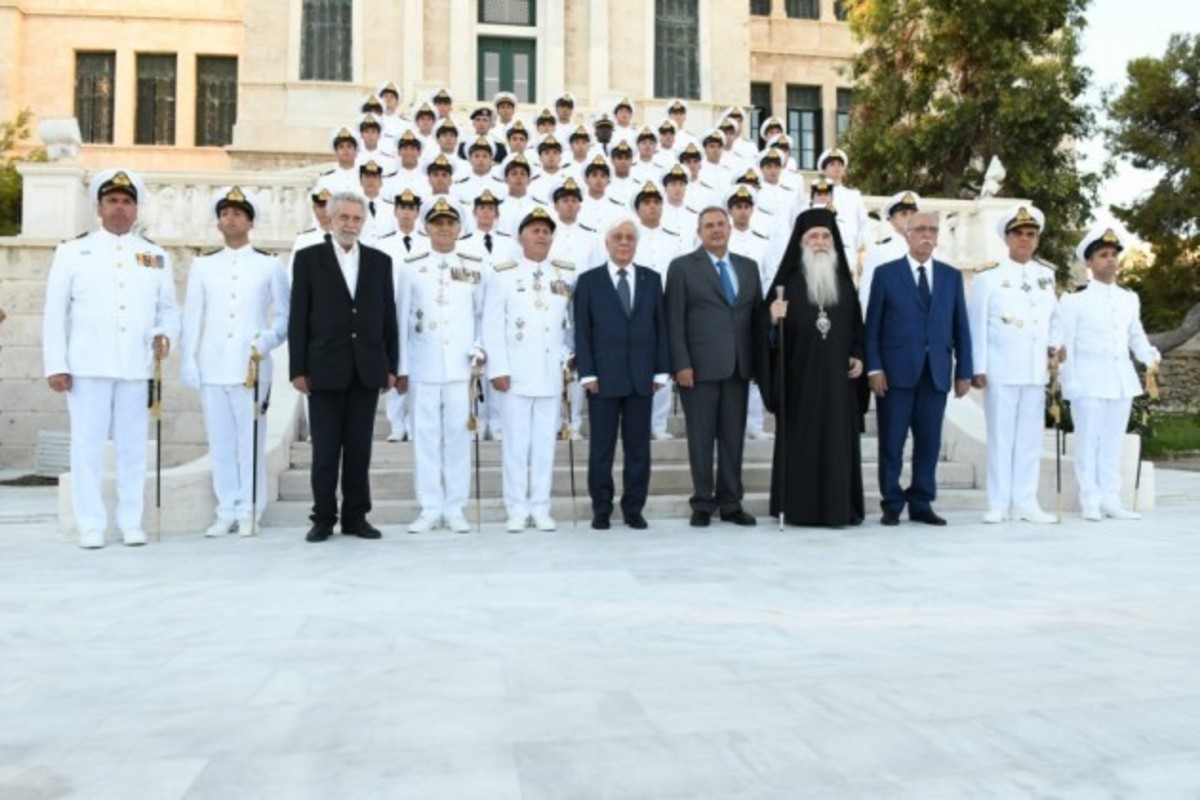 Πήραν τα ξίφη τους οι νέοι σημαιοφόροι του Πολεμικού Ναυτικού!