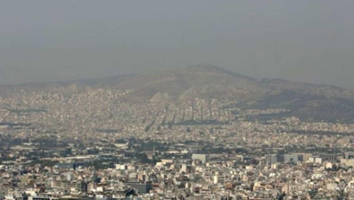 Μαζί με τον καύσωνα έρχεται και το νέφος στην Αθήνα