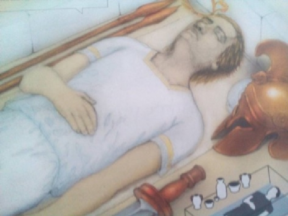 Η μορφή του ενοίκου του τάφου με βάση τις εκτιμήσεις των επιστημόνων ΦΩΤΟ: ΕΘΝΟΣ