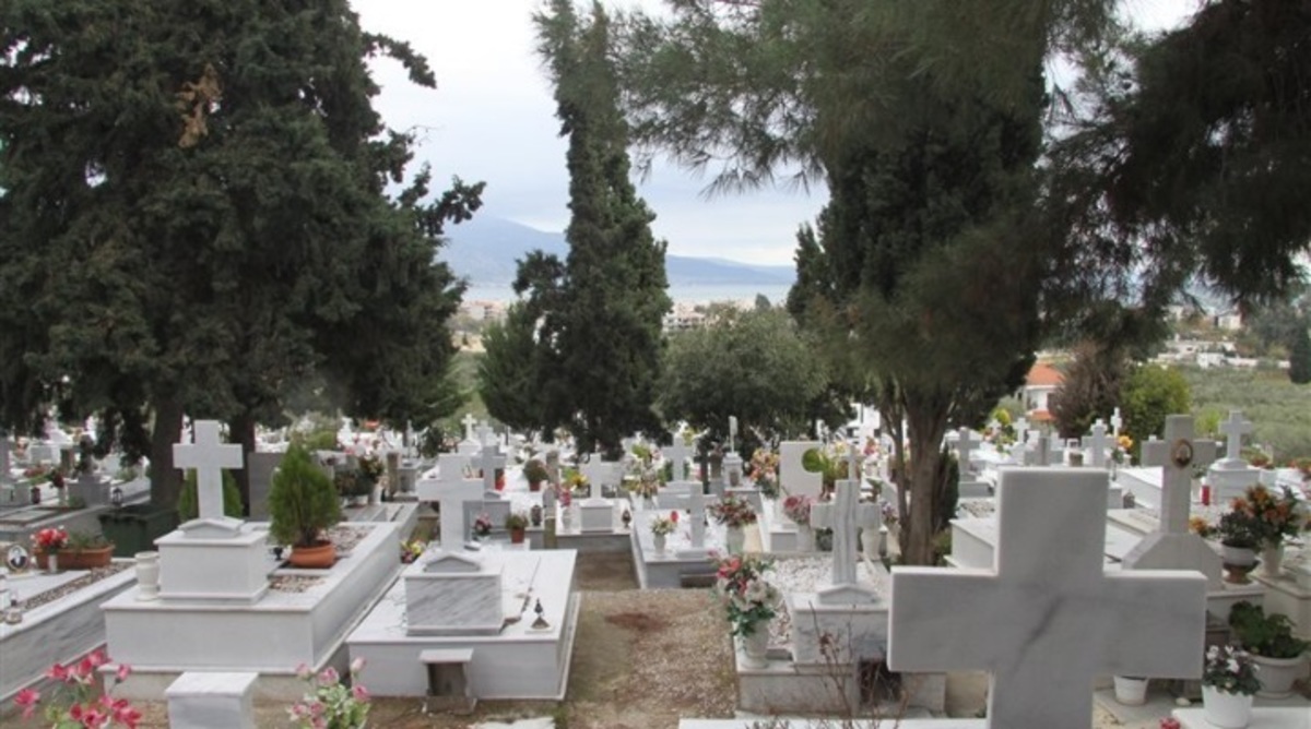 Γνωστός Έλληνας αποκαλύπτει τι θέλει να αναγράφεται στον τάφο του!