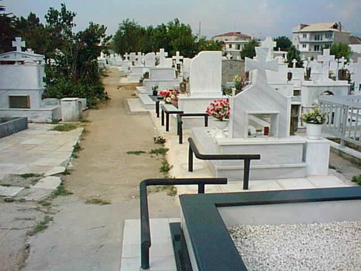 Πάτρα: “Ανοιχτή” για την ΕΛ.ΑΣ. η αυτοκτονία της 27χρονης στο νεκροταφείο