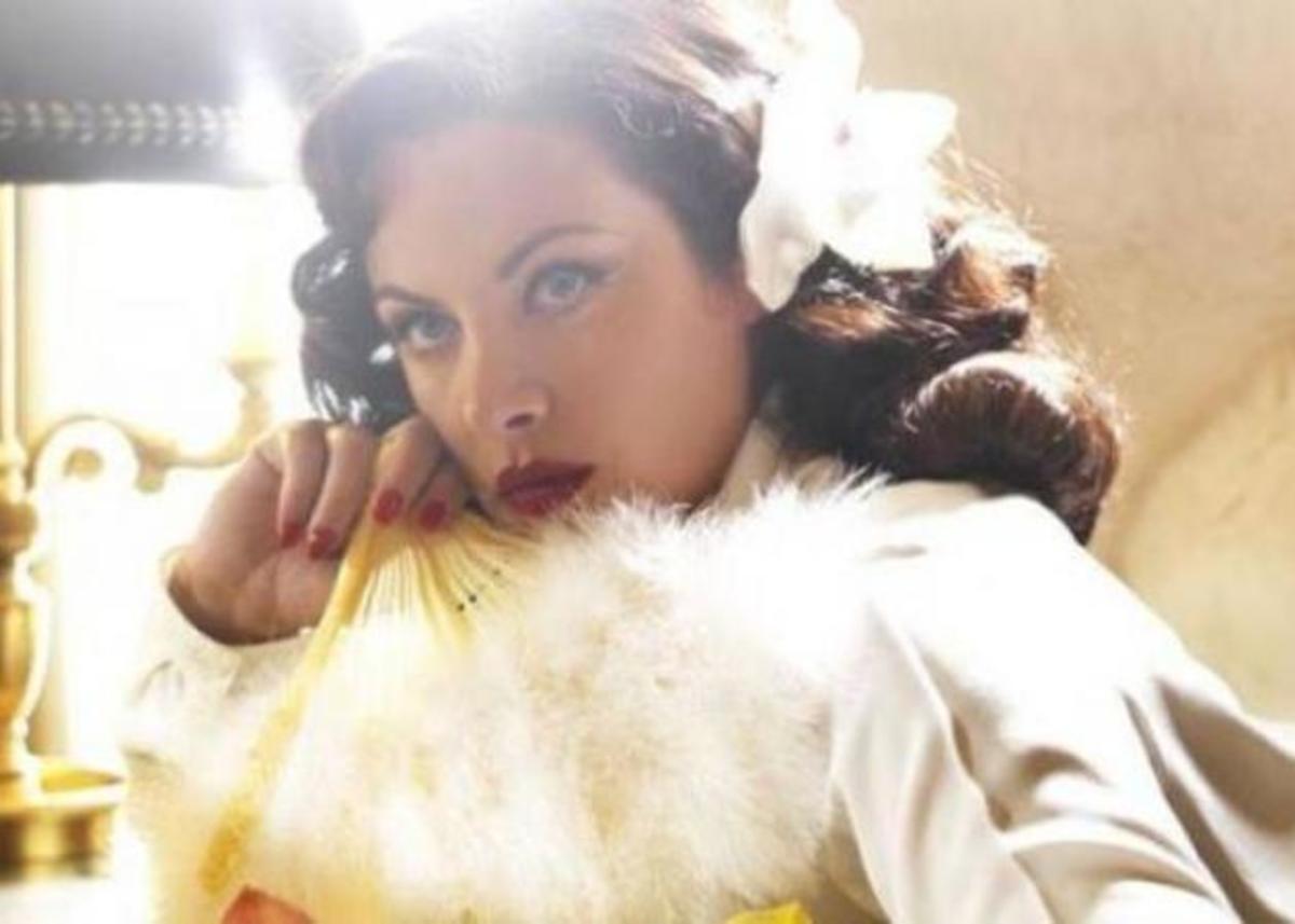 Αποσπάσματα από τις “καυτές” αληθινές ιστορίες που αναφέρονται στο βιβλίο της Νένας Χρονοπούλου! Βίντεο