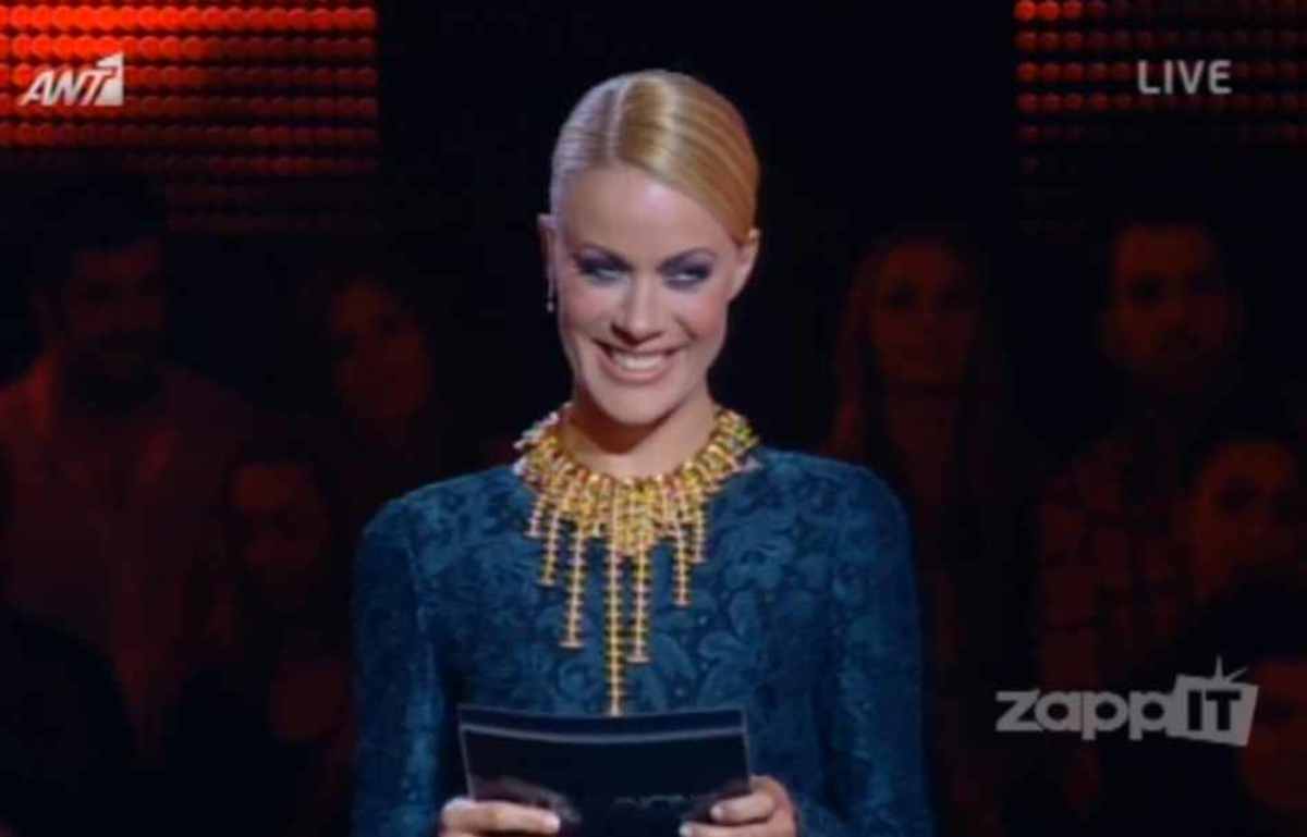 Νευρικό γέλιο έπιασε τη Μακρυπούλια την ώρα της αποχώρησης!