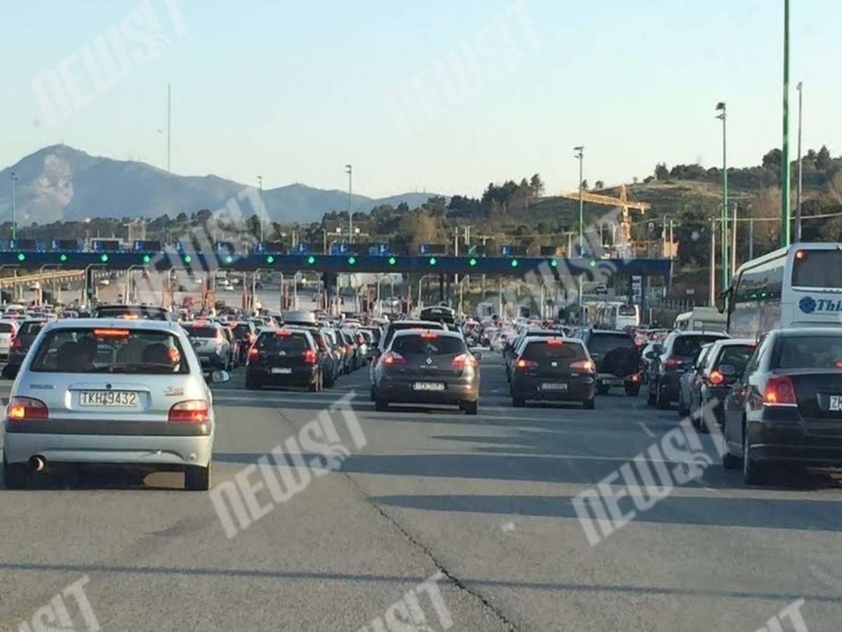 Διόδια Αφιδνών λίγο πριν τις 19:00 το απόγευμα - ΦΩΤΟ NEWSIT