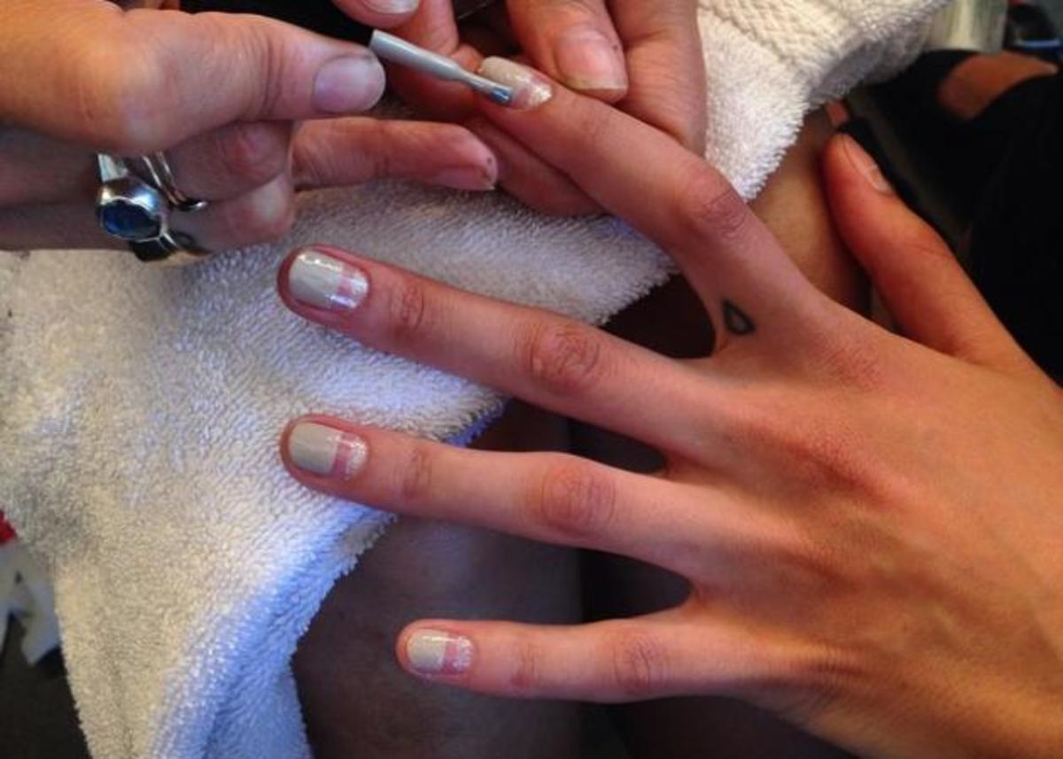 Τι είναι το Midi μανικιούρ που είδαμε στο New York Fashion Week