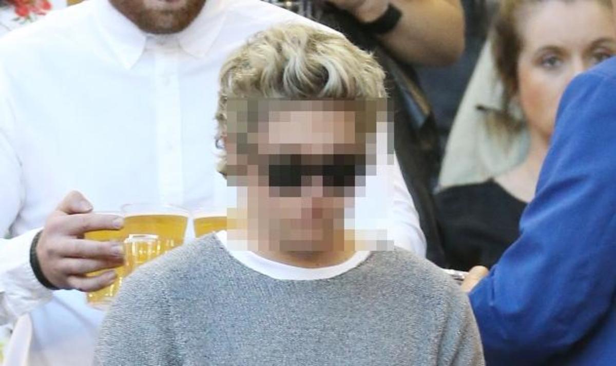 Οι θαυμάστριες γνωστού τραγουδιστή απειλούν να σκοτώσουν μοντέλο που πιστεύουν πως είναι η νέα του σύντροφος!