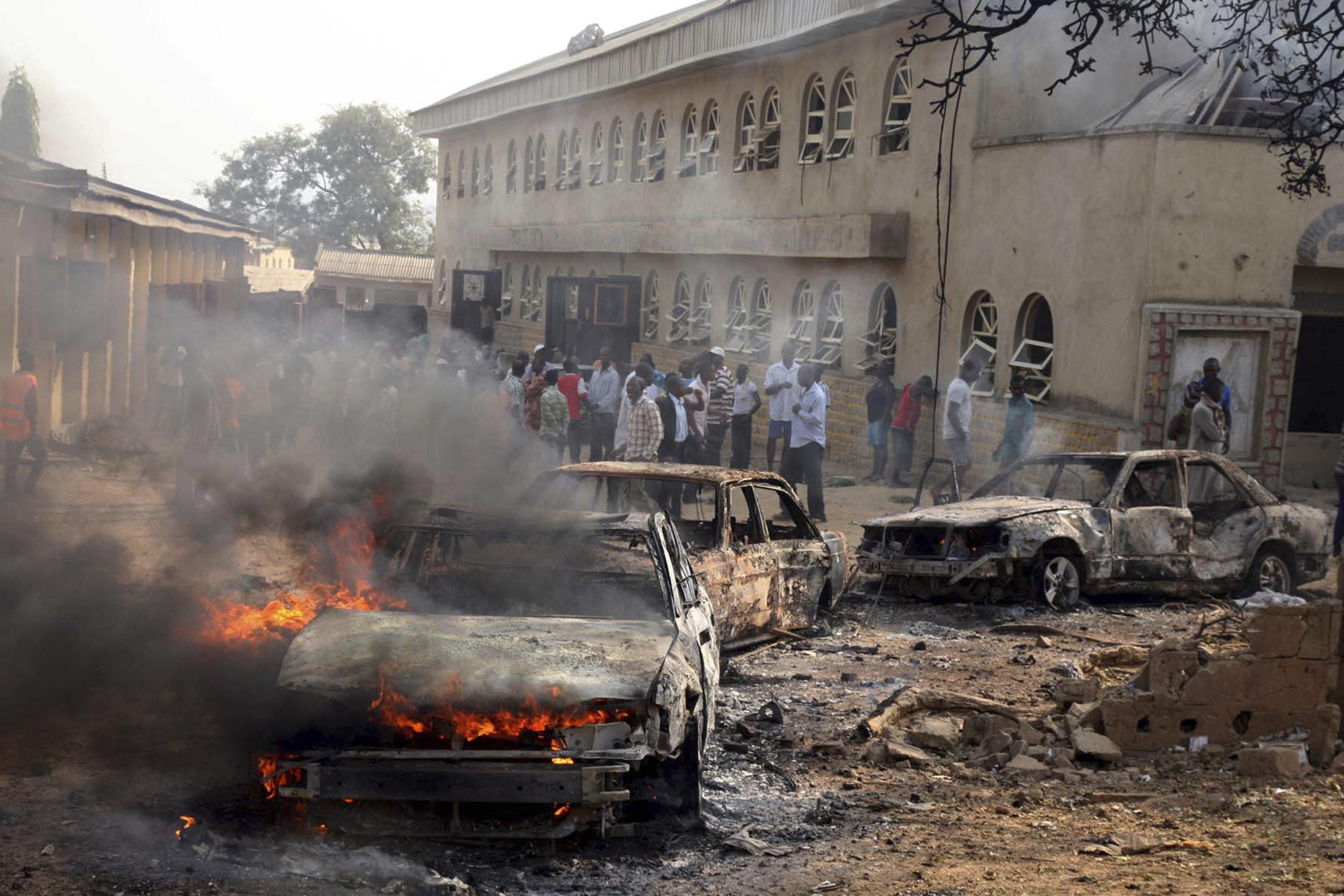 Террористические нападения. Атака Боко харам в Нигерии 2014. Теракт Боко харам в Нигерии. Атака Боко-харам в Нигерии 5-6 мая 2014. Атака Боко харам в Нигерии 300 погибших.