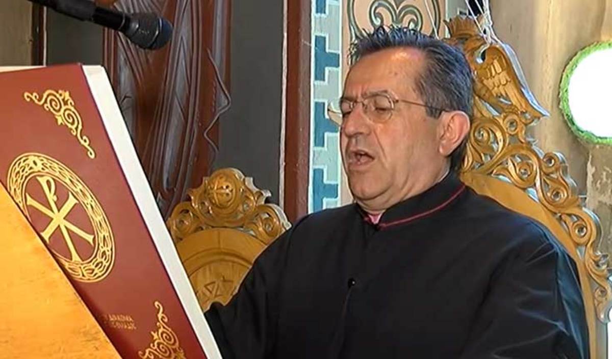 Ο βουλευτής που ψέλνει και εκτός Βουλής [vid]