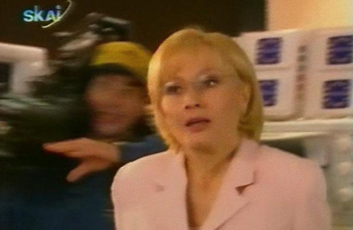 Όταν “συνέλαβαν” την Νικολούλη να ψάχνει “Φως” σε… ψυγεία