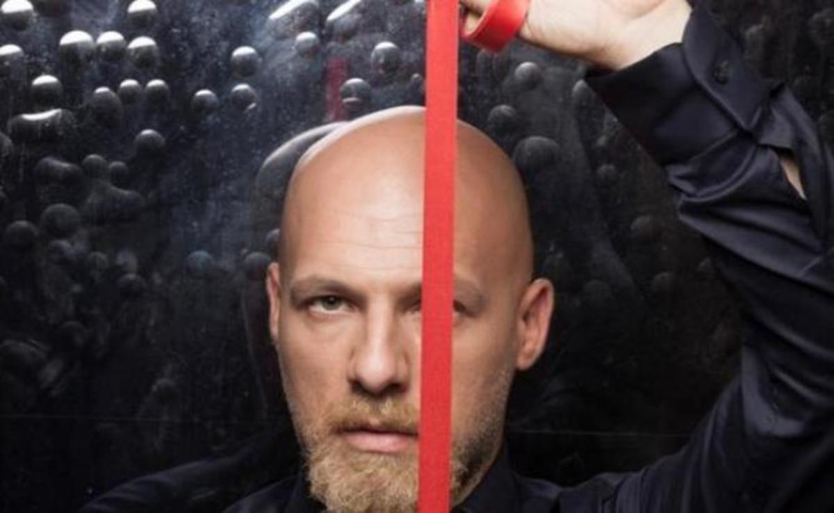 Ποιά πασίγνωστη τραγουδίστρια είναι καλεσμένη στο “Νικ ο Κλοκ”;